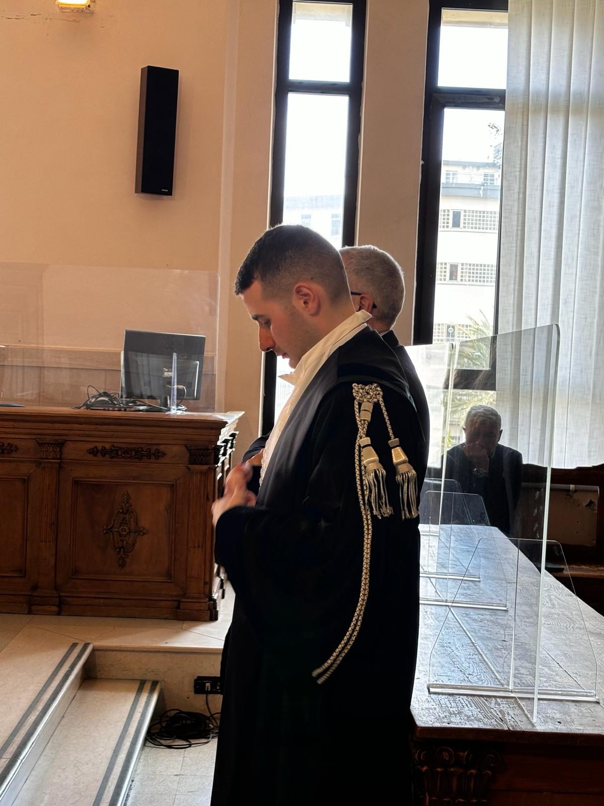 L’avvocato Francesco Ranieri in toga in un’aula di tribunale